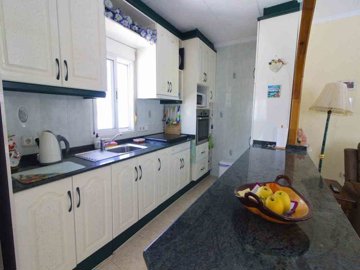 48999charming3bedroomlakesidevillawithaprivat