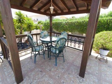 48999charming3bedroomlakesidevillawithaprivat