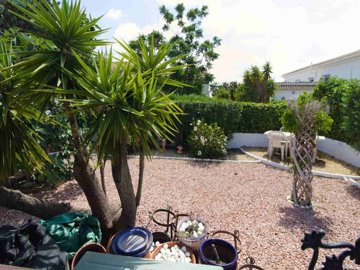 48999charming3bedroomlakesidevillawithaprivat