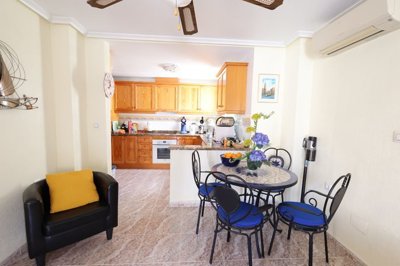 489982bedroomtopfloorapartmentwithaprivatesol