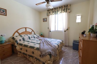 489982bedroomtopfloorapartmentwithaprivatesol