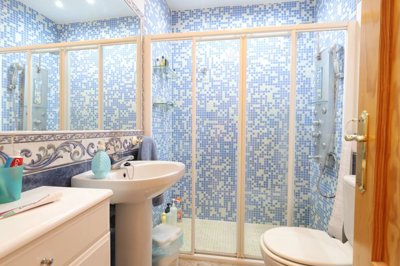 489982bedroomtopfloorapartmentwithaprivatesol
