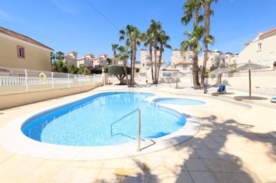 489982bedroomtopfloorapartmentwithaprivatesol