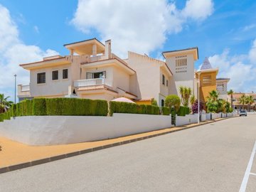 49010luxury3bedroomsemidetachedpropertyinresa