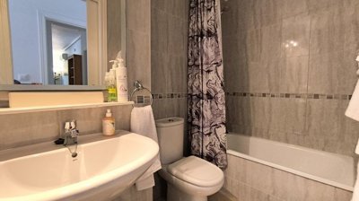 490172bedroomgroundfloorapartmentwithsecurepa