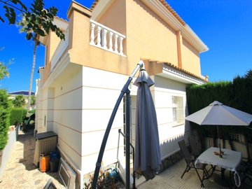 49016impressivelyspacious3bedsemidetachedvill