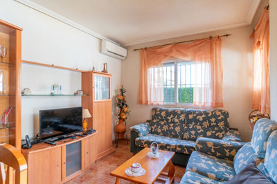 49028spacious3bedroompropertywithpoolviews030