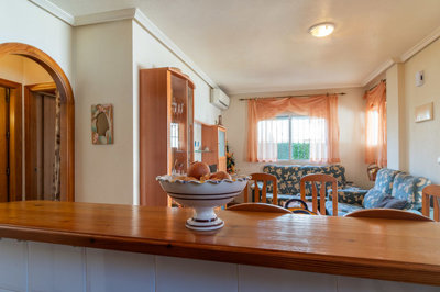 49028spacious3bedroompropertywithpoolviews030