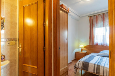 49028spacious3bedroompropertywithpoolviews030