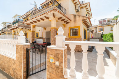 49028spacious3bedroompropertywithpoolviews030