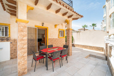 49028spacious3bedroompropertywithpoolviews030