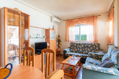 49028spacious3bedroompropertywithpoolviews030