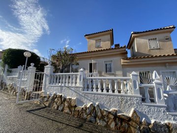 49029lovelytwobedroombungalowwitharooftopsola