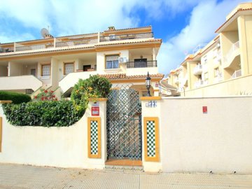 49032wonderfulthreebedroomendtownhousewithsea