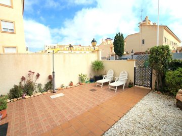 49032wonderfulthreebedroomendtownhousewithsea