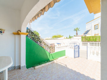 49034twobedroomgroundfloorapartmentwithlargeg