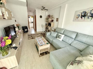 49039spacioustwobedroomtownhouseinavillageset