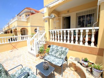49044sundrenchedsemidetachedpropertywithpoolv