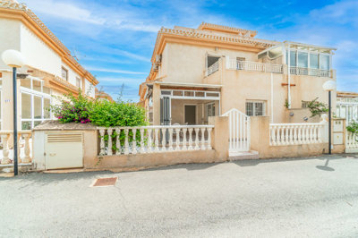 49048roomytwobedroomtownhouseinacentrallocati
