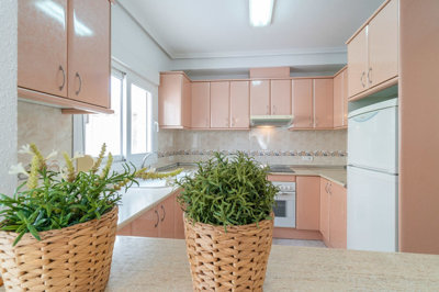 49048roomytwobedroomtownhouseinacentrallocati