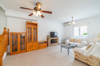 49048roomytwobedroomtownhouseinacentrallocati