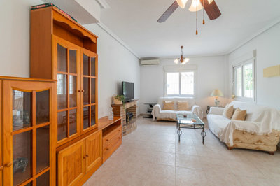 49048roomytwobedroomtownhouseinacentrallocati