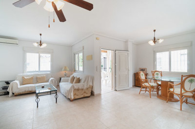 49048roomytwobedroomtownhouseinacentrallocati