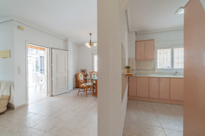 49048roomytwobedroomtownhouseinacentrallocati