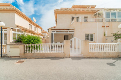 49048roomytwobedroomtownhouseinacentrallocati