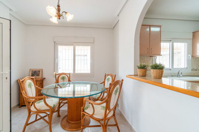 49048roomytwobedroomtownhouseinacentrallocati