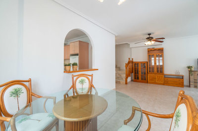 49048roomytwobedroomtownhouseinacentrallocati