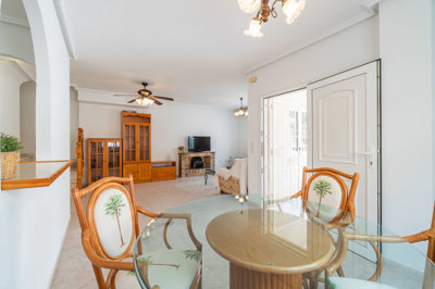 49048roomytwobedroomtownhouseinacentrallocati