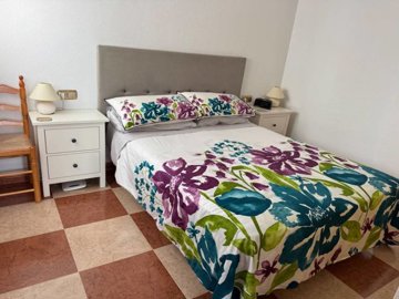 49055spaciouswestfacingtopfloorvillageapartme