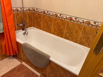 49055spaciouswestfacingtopfloorvillageapartme