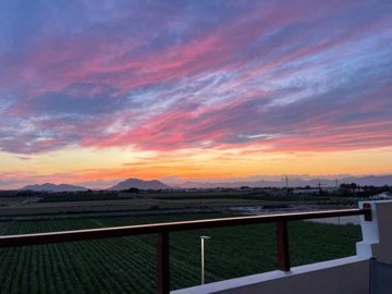 49055spaciouswestfacingtopfloorvillageapartme