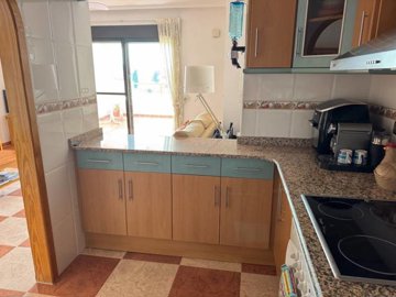 49055spaciouswestfacingtopfloorvillageapartme