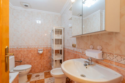 490631stfloorapartmentinpinadagolfiiiwithcomm