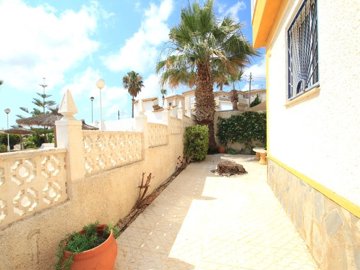 49070sundrenched3bedbungalowoverlookingthecom