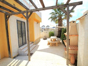 49070sundrenched3bedbungalowoverlookingthecom
