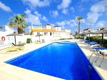49070sundrenched3bedbungalowoverlookingthecom