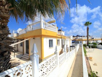 49070sundrenched3bedbungalowoverlookingthecom