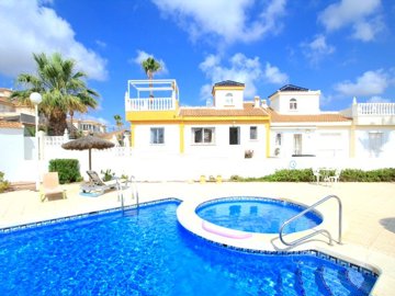 49070sundrenched3bedbungalowoverlookingthecom