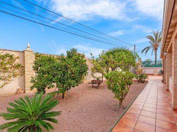 49069fabulous4bedroomvillawithmanyextraselcha