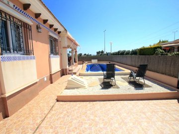 49065charming3bedroomdetachedbungalowcornerpl