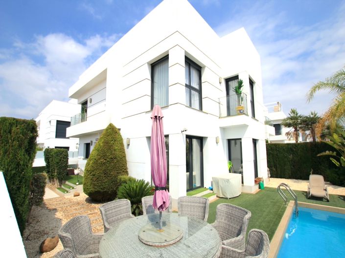 Image No.2-Villa de 4 chambres à vendre à Ciudad Quesada