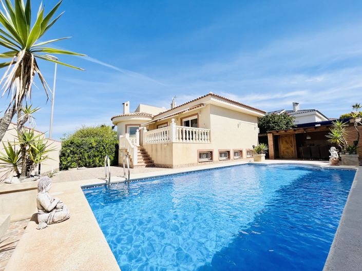 Image No.1-4 Bed Villa for sale