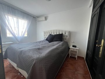 49076topfloorapartmentinlamata09072515414625c