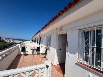 49076topfloorapartmentinlamata090725154147b75