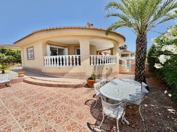 49088spaciousdetachedvillawithprivatepoolcent