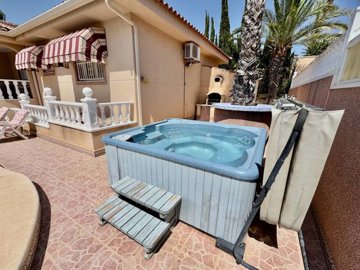 49088spaciousdetachedvillawithprivatepoolcent